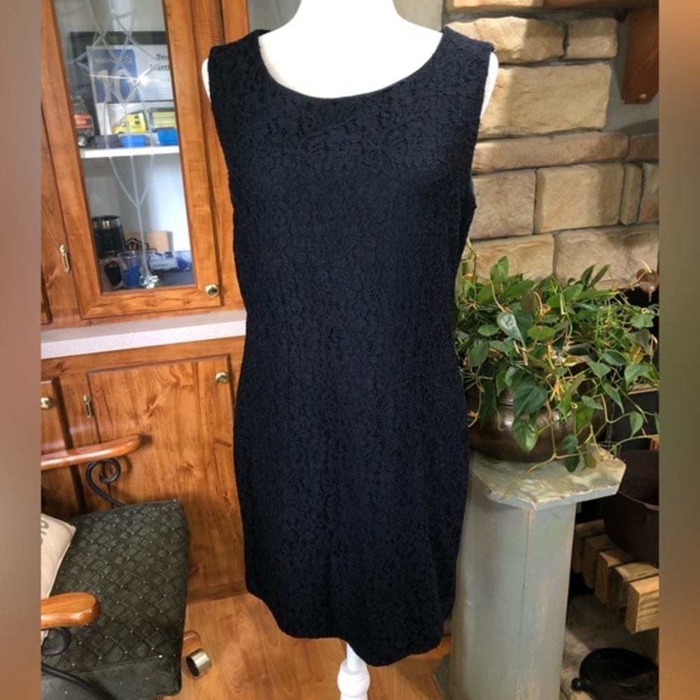 LIZ CLAIBORNE SIZE 10 NAVY BLUE DRESS WITH CROCHET LACE OVER LINED DRESS EUC